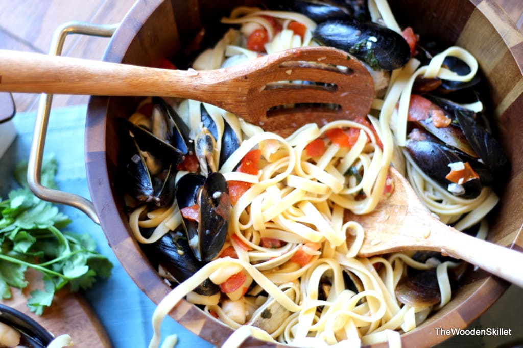 Fettuccine with Mussels, Clams and Bay Scallops in White Wine Sauce 