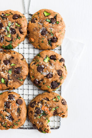 Healthy Chocolate Chip Cookies with Carrots, Zucchini and Spinach - a kid-friendly cookie! #healthyeating #healthycookie