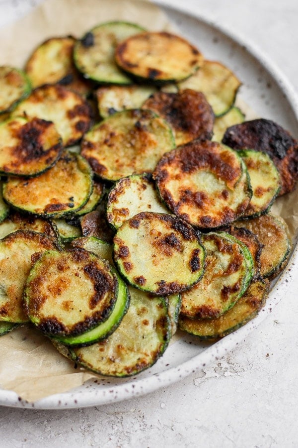 Fried zucchini on a plate.