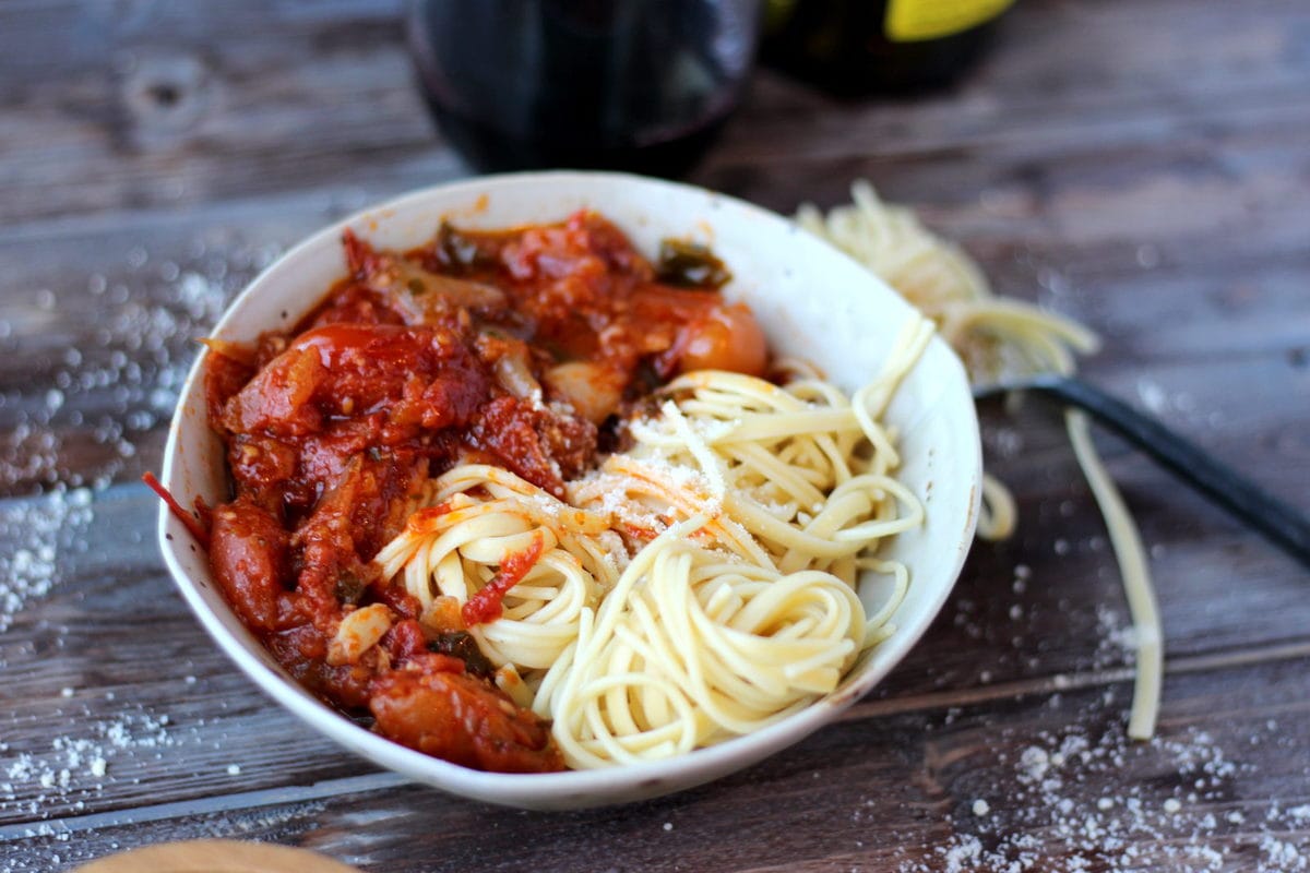 Chunky Roasted Tomato Sauce + Noodles - thewoodenskillet.com #pasta #marinara #spaghettisauce #homemade 