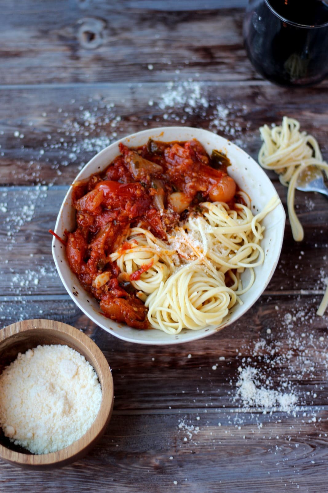 Chunky Roasted Tomato Sauce + Noodles - thewoodenskillet.com #pasta #marinara #spaghettisauce #homemade 