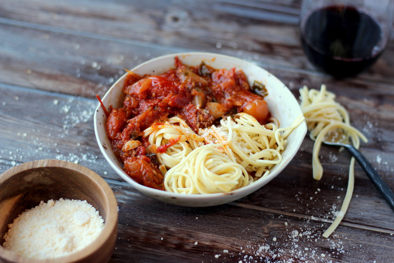 Chunky Roasted Tomato Sauce + Noodles - thewoodenskillet.com #pasta #marinara #spaghettisauce #homemade 