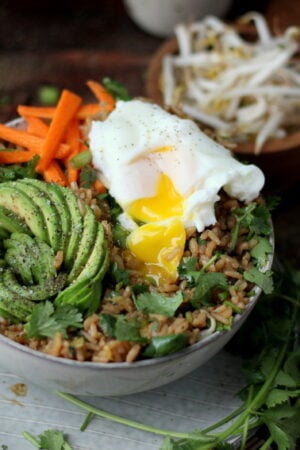 Cilantro Fried Rice Bowl + Avocado and Poached Egg. Awesome vegetarian recipe! thewoodenskillet.com #foodphotography #foodstyling