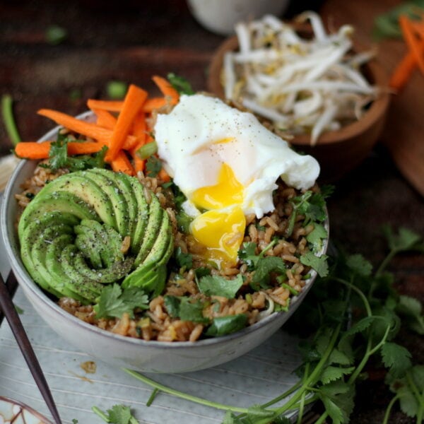 Cilantro Fried Rice Bowl + Avocado and Poached Egg. Awesome vegetarian recipe! thewoodenskillet.com #foodphotography #foodstyling