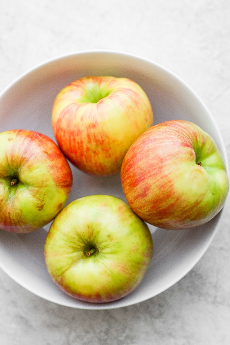 Bowl of fresh apples. 