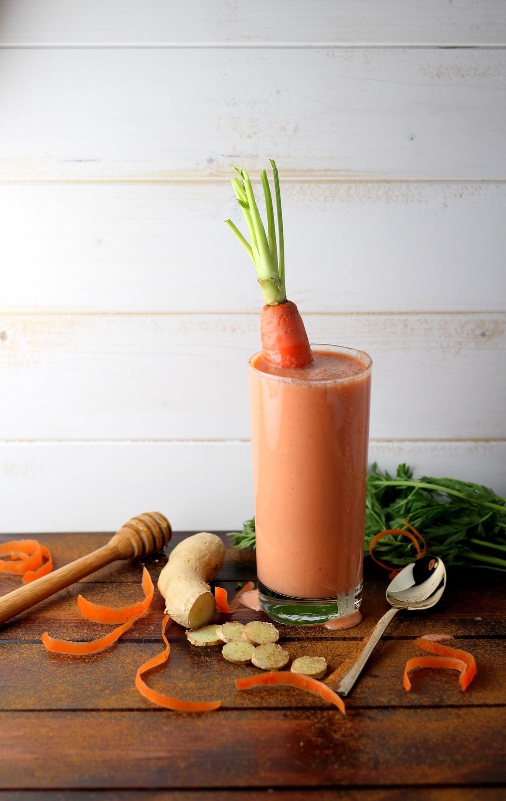 An easy carrot ginger smoothie recipe.