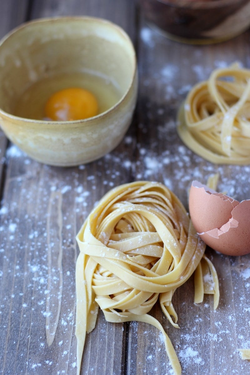 How to make fresh egg pasta - thewoodenskillet.com #pastanight