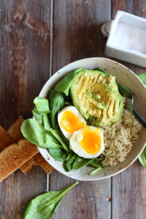 Healthy Avocado and Egg Lunch Bowl. A quick, easy and healthy lunch recipe that will keep you full all afternoon! thewoodenskillet.com