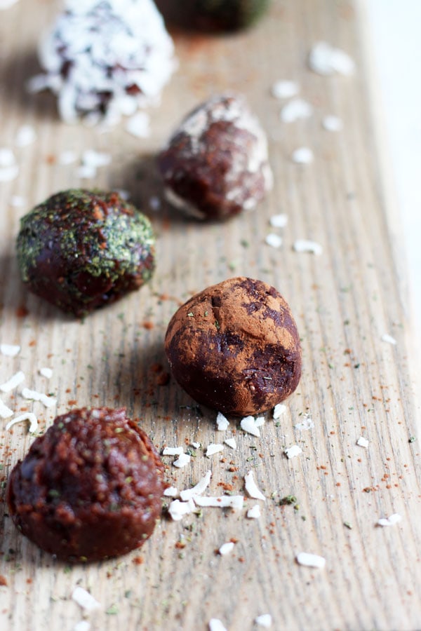Easy Chocolate and Coconut Butter Energy Balls 