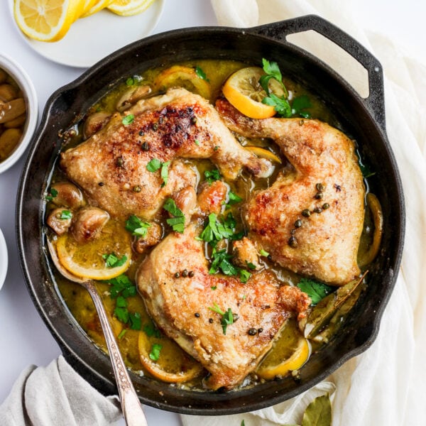 Whole30 Braised Garlic Lemon Chicken - a flavorful and delicious Whole30 weeknight meal!! #whole30 #paleo