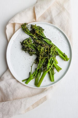 Super Simple Roasted Broccolini - the easiest and most delicious side dish for any meal! #whole30 #vegan