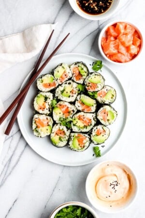 Spicy Salmon and Avocado Cauliflower Rice Sushi Roll - a whole30, paleo and gluten free way to eat sushi! #whole30 #paleo