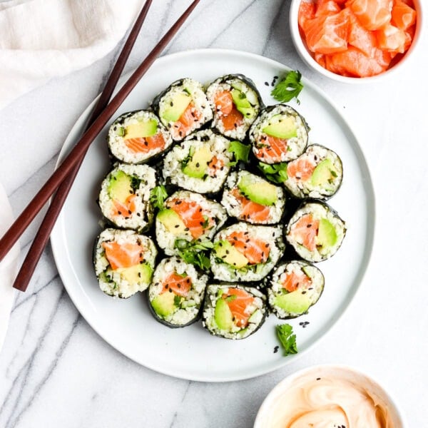 Spicy Salmon and Avocado Cauliflower Rice Sushi Roll - a whole30, paleo and gluten free way to eat sushi! #whole30 #paleo