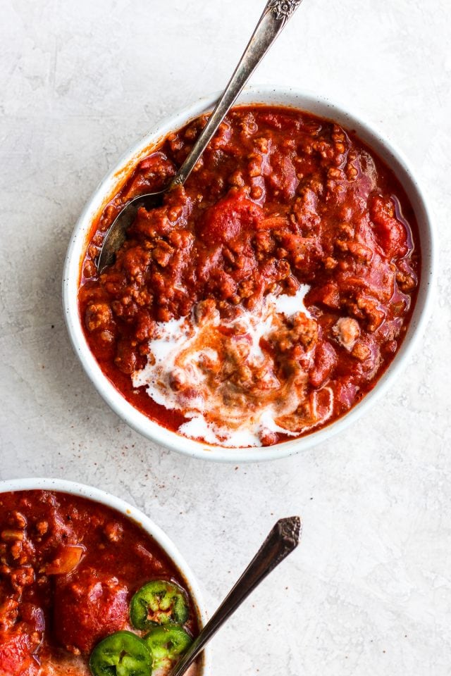 A bowl of paleo chili with dairy-free sour cream.