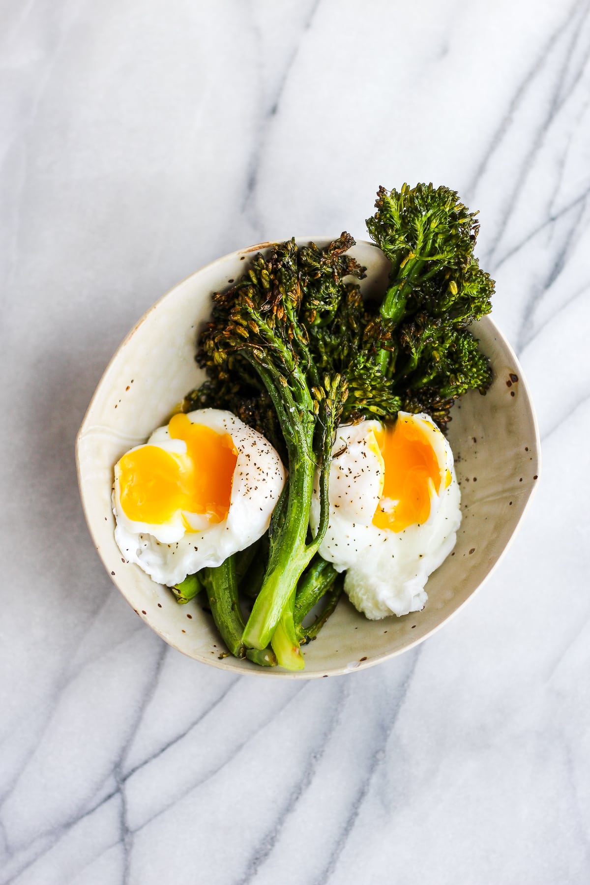 https://thewoodenskillet.com/wp-content/uploads/2018/12/broccolini-and-egg-1.jpg