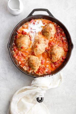 Dairy-Free Creamy Chicken Tomato Skillet - a simple, yet delicious easy weeknight dinner that is dairy-free and whole30 compliant! #whole30 #whole30recipes #paleo #dairyfreerecipes #easyweeknightdinner