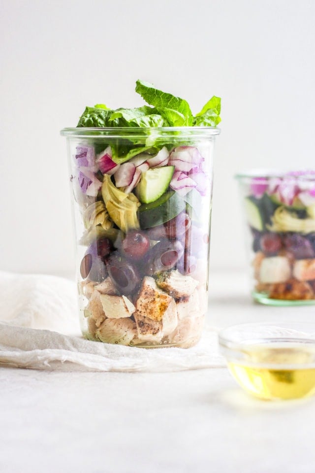 Work Lunch Greek Chicken Salad - an easy on-the-go lunch that is healthy, delicious and filling! #whole30 #whole30recipes #worklunch #onthegolunches #paleorecipes #worklunches