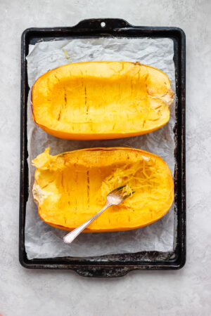 How to Roast Spaghetti Squash in the Oven - a step-by-step tutorial so your spaghetti squash turns out perfectly every time! #spaghettisquash #roastedspaghettisquash #howlongtocookspaghettisquash #roastedspaghettisquash #whole30recipe #paleorecipes