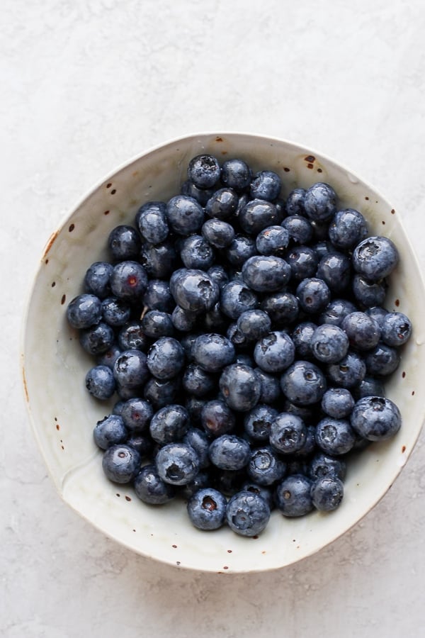 Bowl of fresh blueberries. 