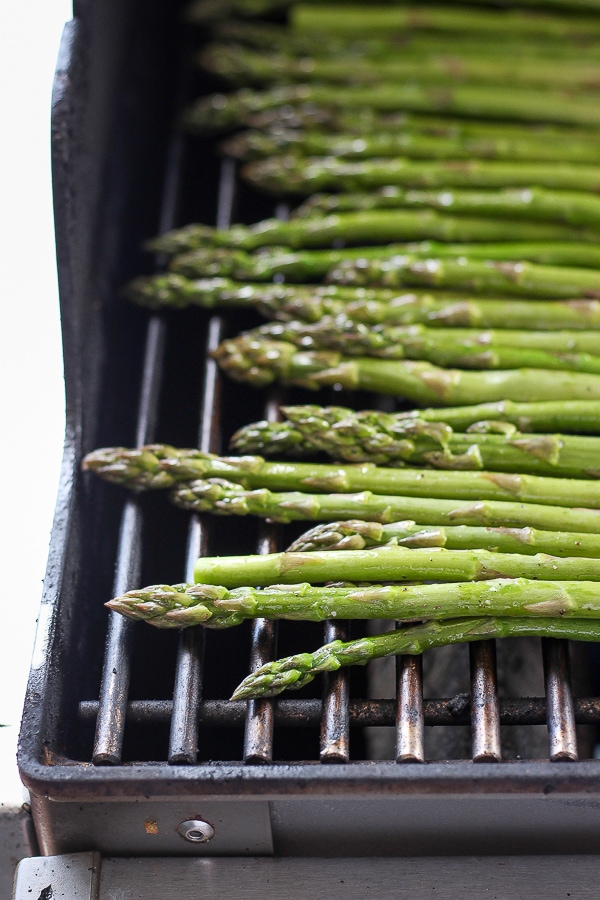Asparagus stalks on the grill.