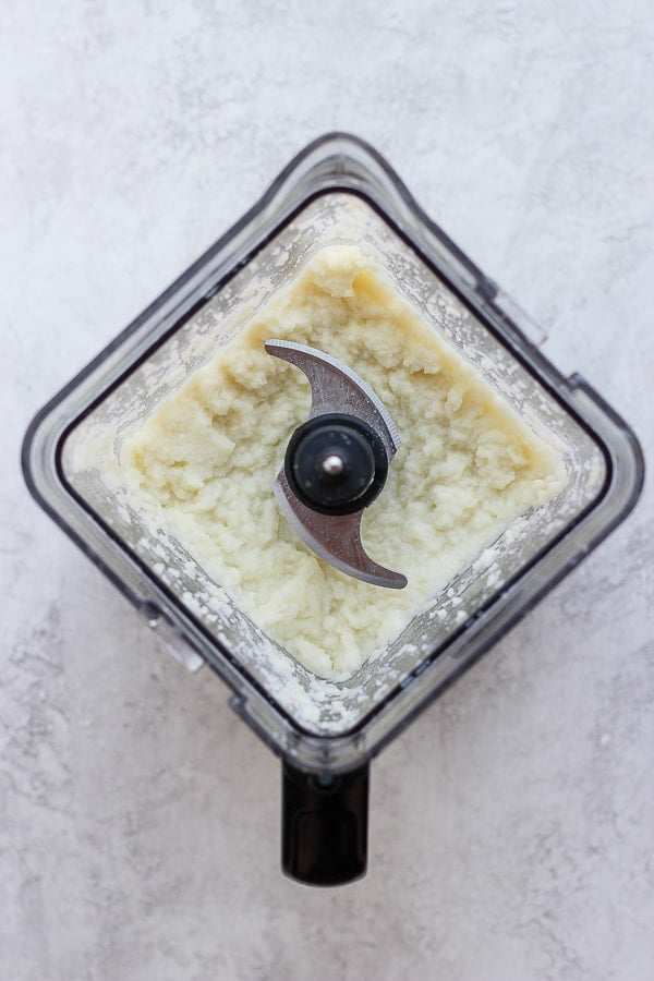 Cauliflower mash in a blender.