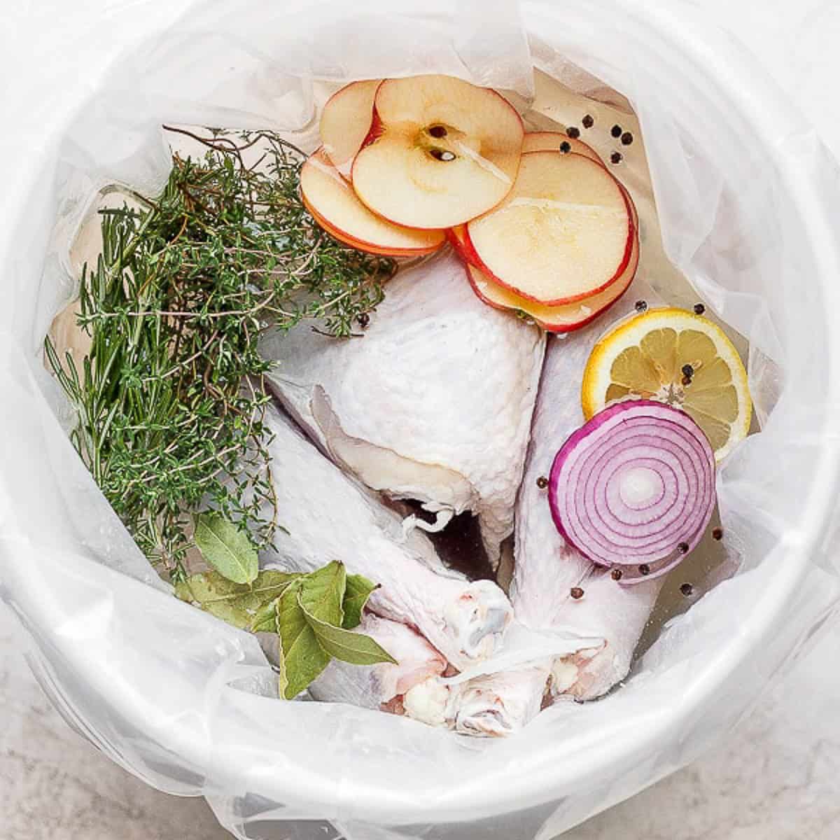 https://thewoodenskillet.com/wp-content/uploads/2019/11/turkey-brine-recipe-1.jpg