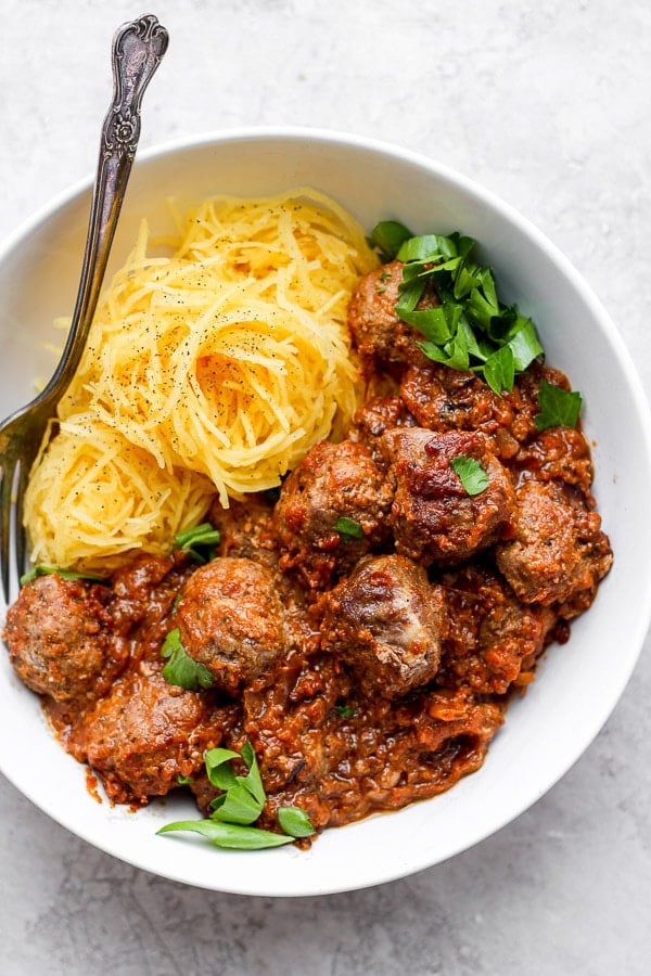 An easy recipe for baked Italian meatballs.