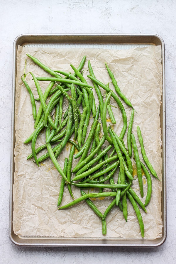 Easy Oven Roasted Green Beans - an easy and delicious side dish for any meal! (gluten-free, dairy-free) #ovenroastedgreenbeans #plantbased #dairyfreerecipes #glutenfreerecipes