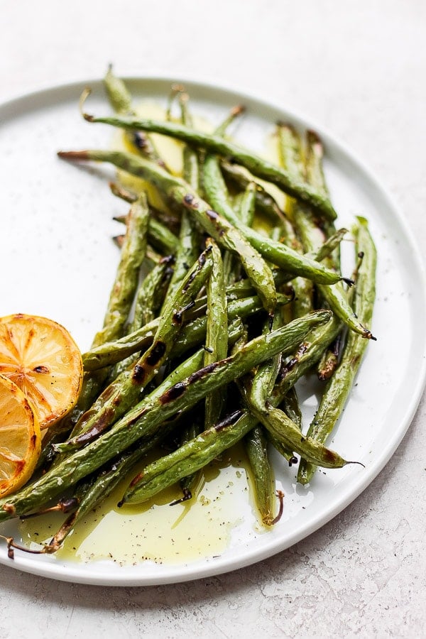 Easy Oven Roasted Green Beans - an easy and delicious side dish for any meal! (gluten-free, dairy-free) #ovenroastedgreenbeans #plantbased #dairyfreerecipes #glutenfreerecipes