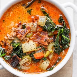 A bowl of Whole30 zuppa toscana soup.