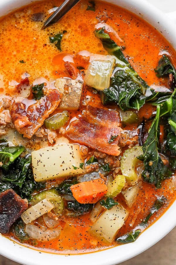 A bowl of Whole30 zuppa toscana soup.