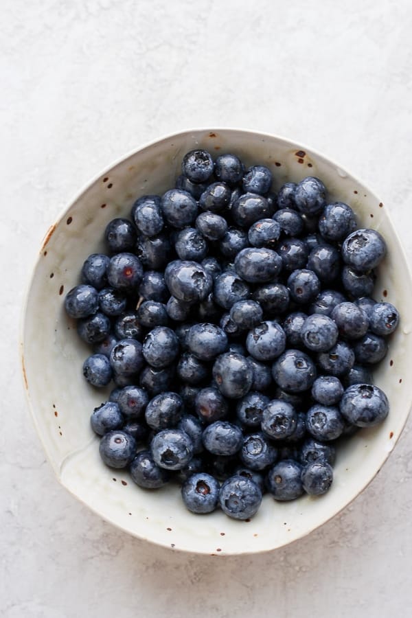 Bowl of fresh blueberries.