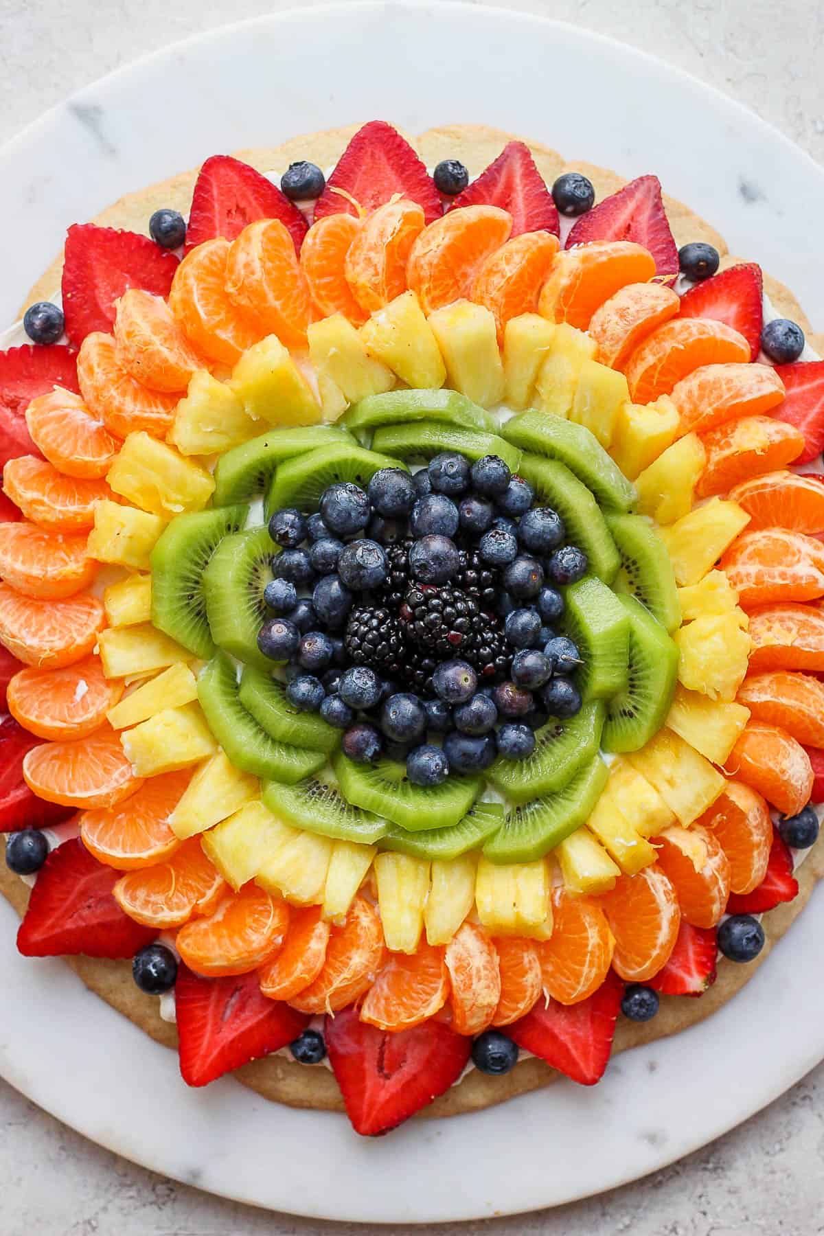A close-up of a fruit pizza. 