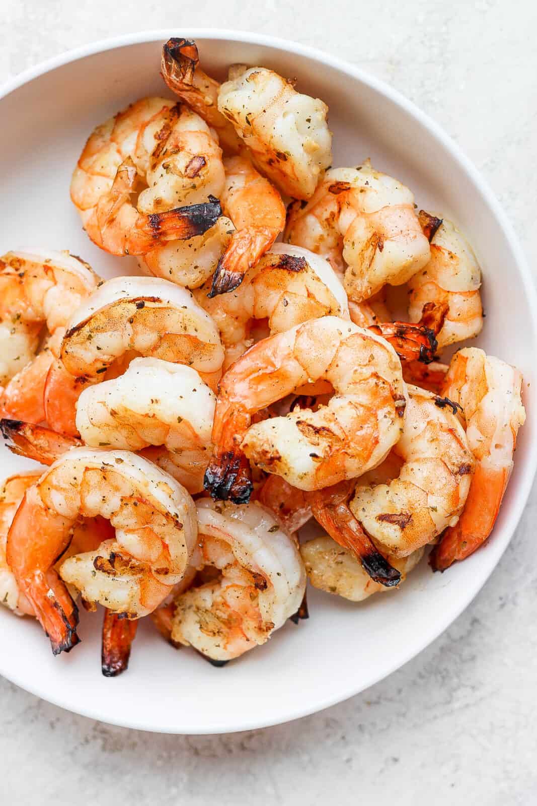 A bowl of cooked shrimp. 