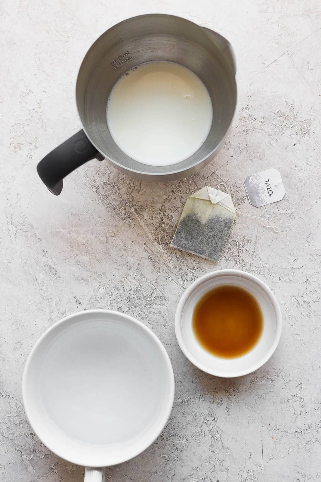 London fog ingredients in bowls.