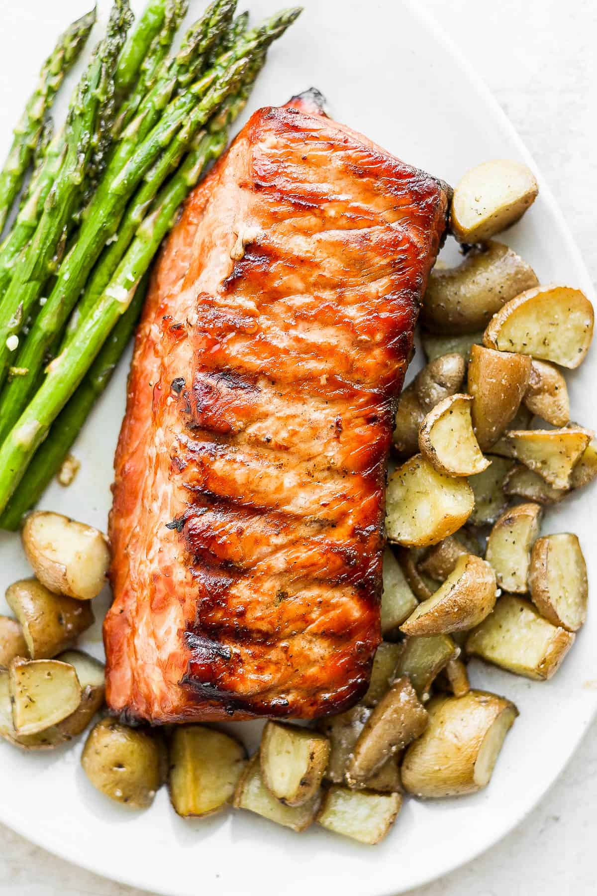 A platter with smoked potatoes, smoked asparagus and pork loin. 