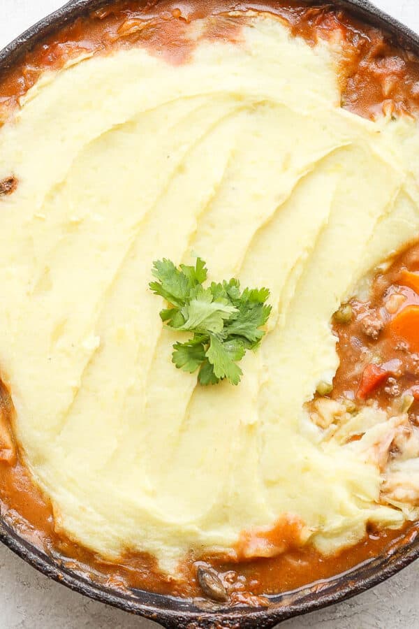 Cast iron skillet filled with a shepards pie.