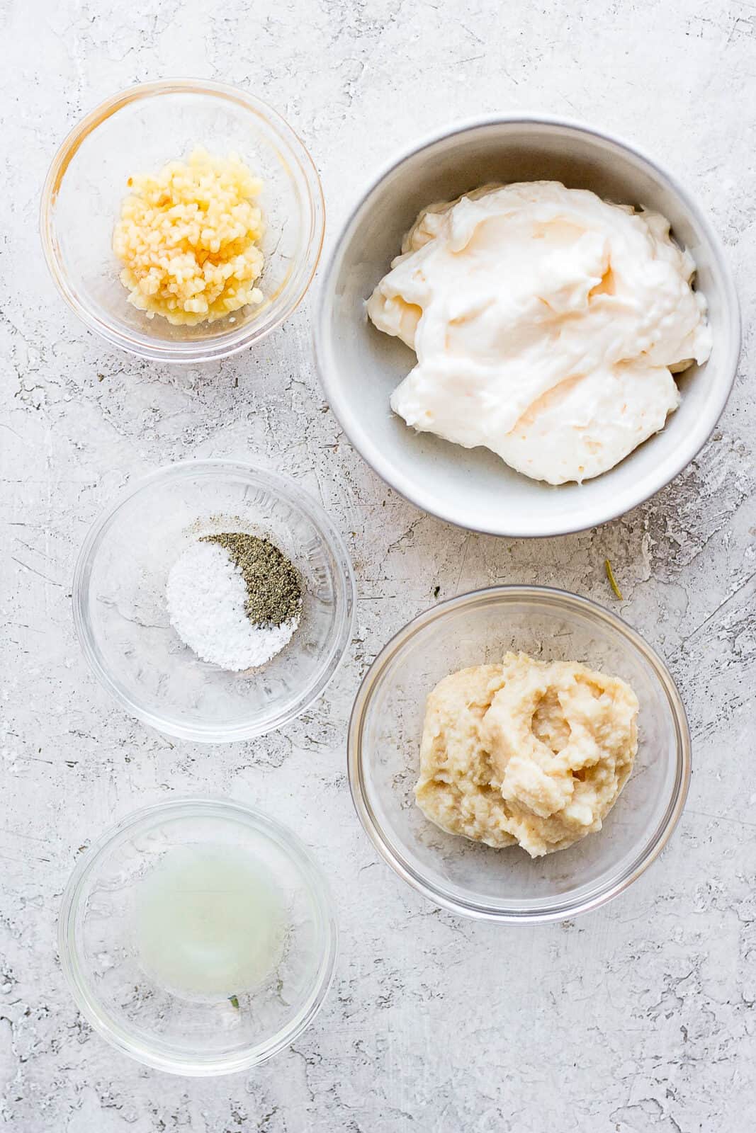 Ingredients for horseradish sauce for prime rib in small bowls. 