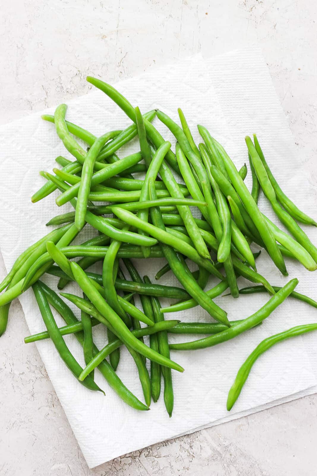 Green beans drying on paper towel.