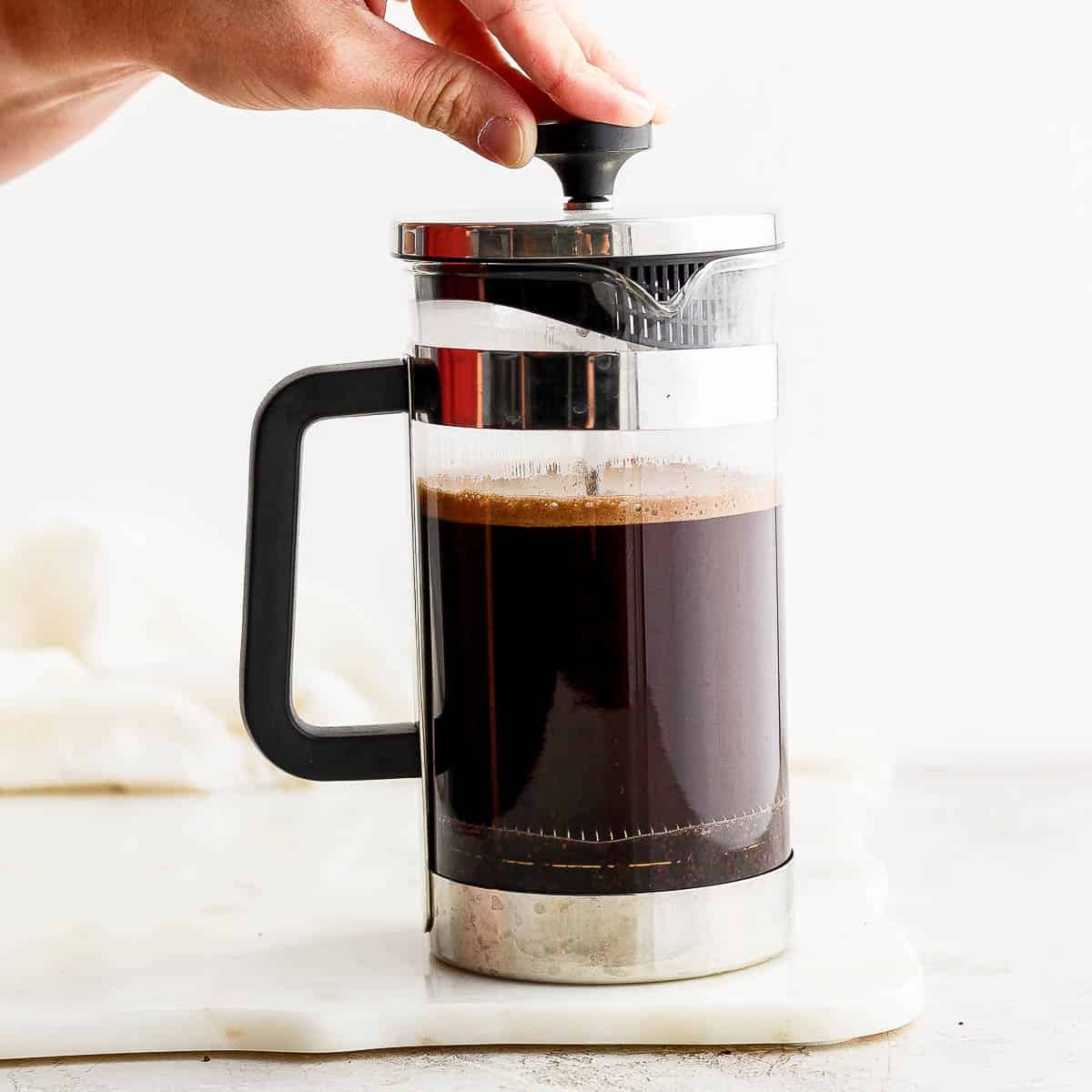 https://thewoodenskillet.com/wp-content/uploads/2022/08/how-to-use-a-french-press-coffee-maker-1.jpg