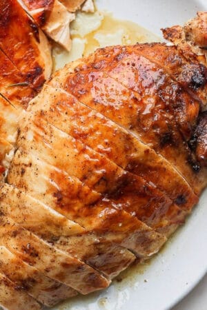 A plate of sliced turkey breast.