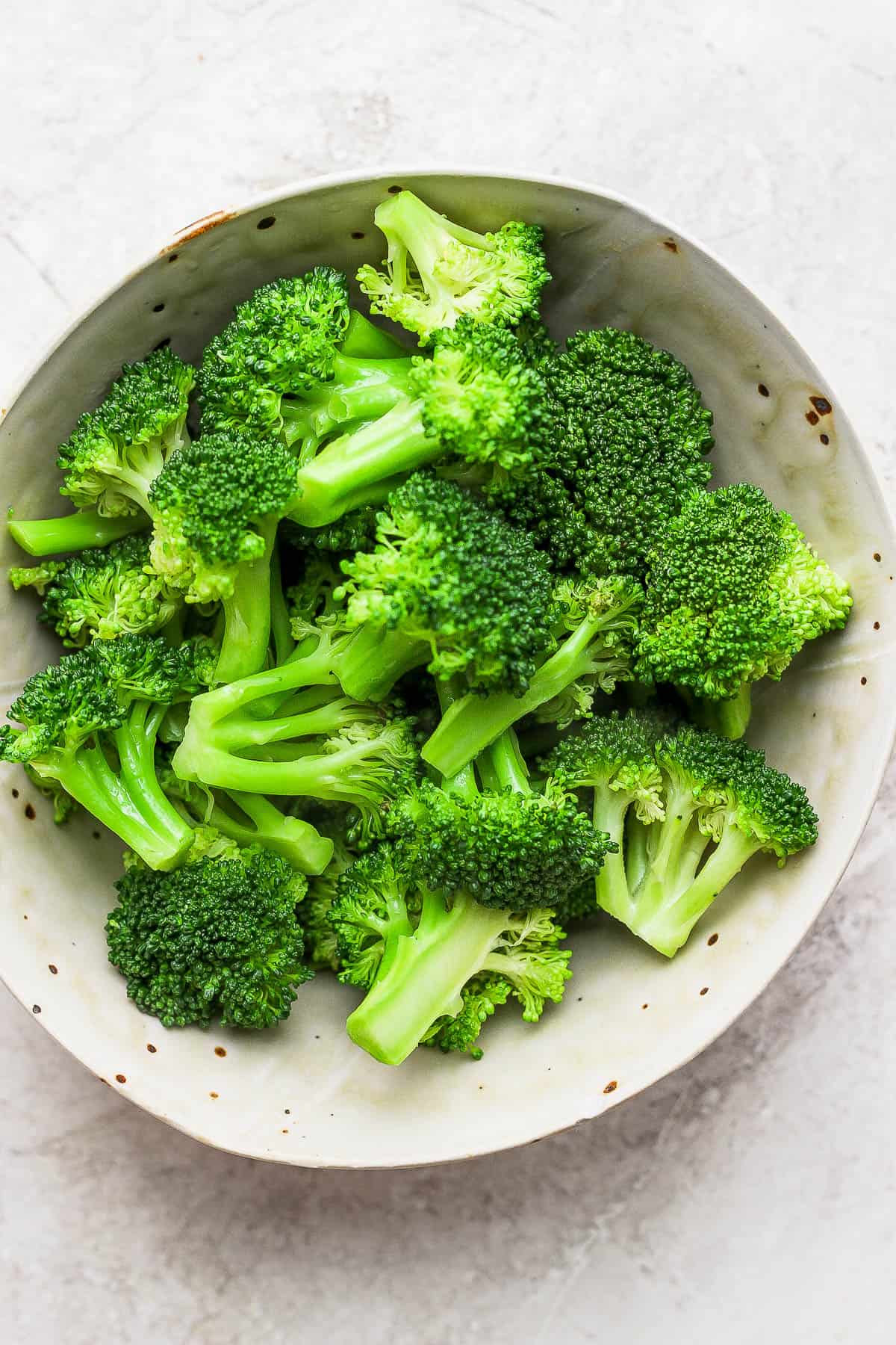 How to easily steam broccoli in the microwave and on the stovetop.