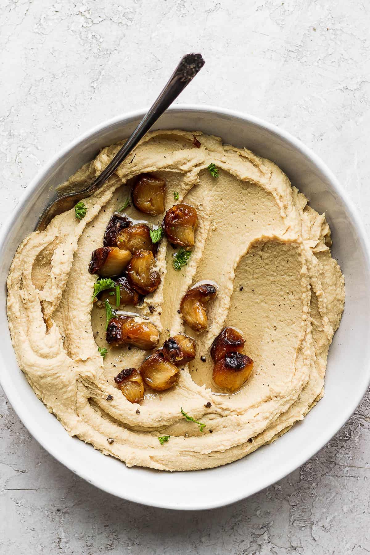 A creamy homemade roasted garlic hummus recipe.