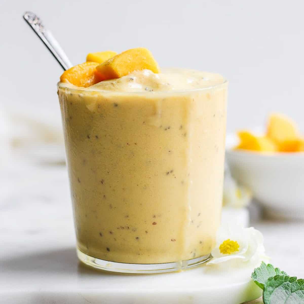 Recipe for a mango smoothie.