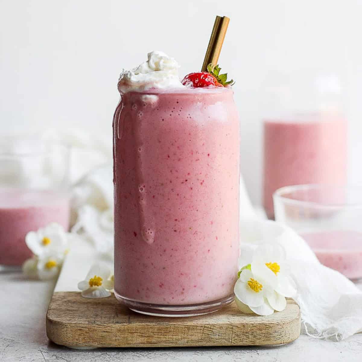 Recipe for a delicious strawberry smoothie.