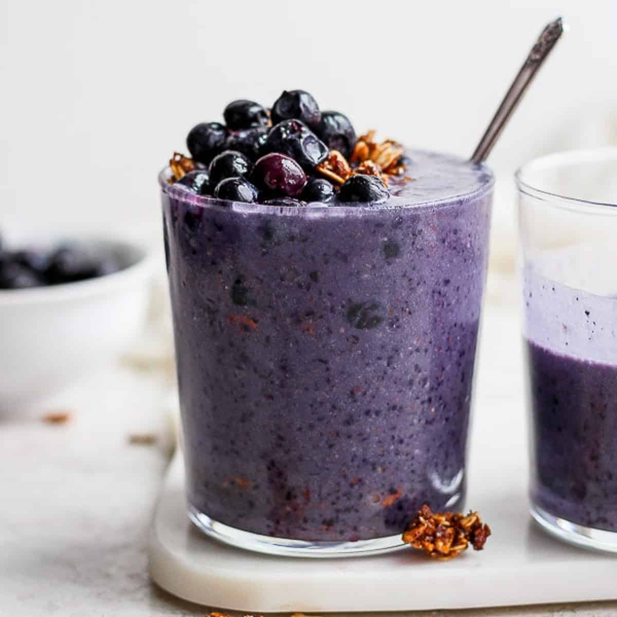 Recipe for a blueberry banana smoothie.