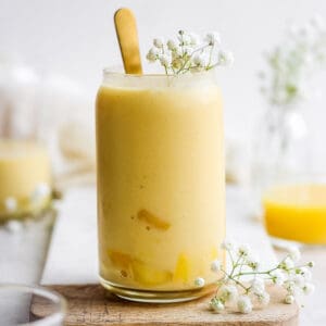 A simple and easy orange smoothie recipe.