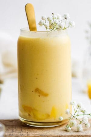 A simple and easy orange smoothie recipe.