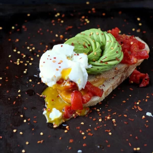 An easy recipe for avocado toast with an egg.