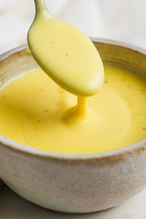 How to make a creamy hollandaise sauce.